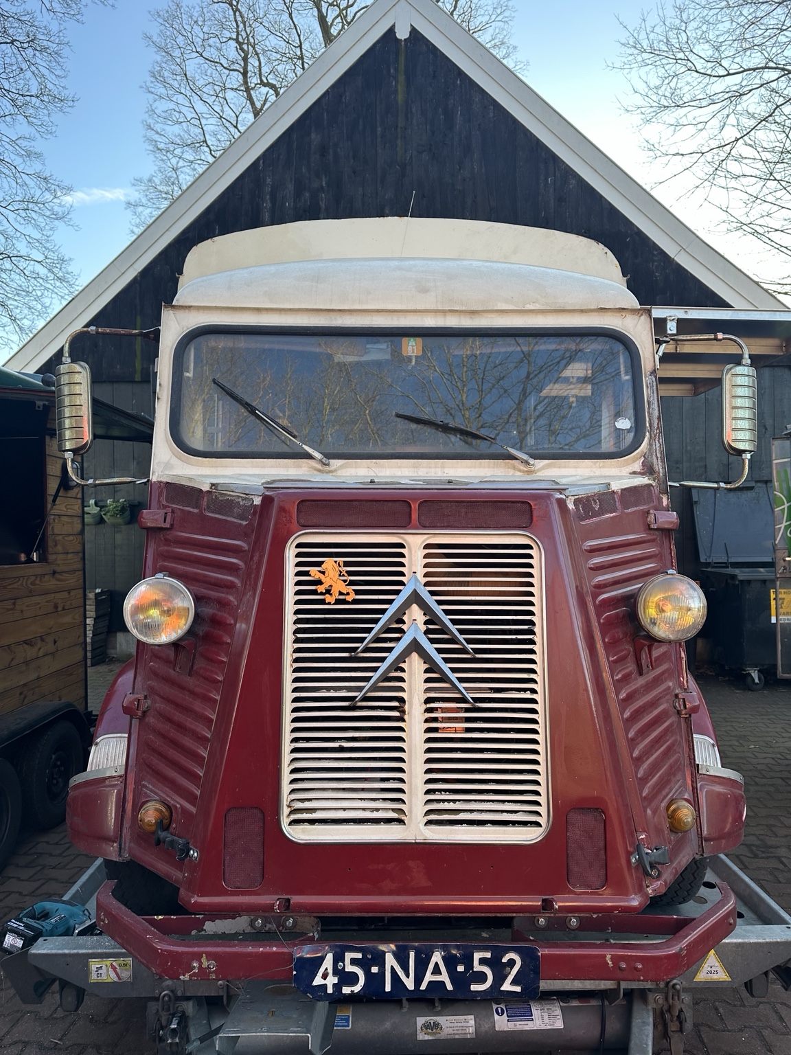 Buitenaanzicht van de klassieke foodtruck